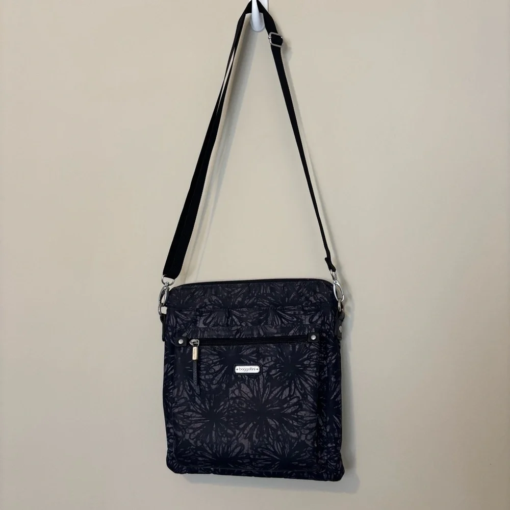 baggallini Go Bagg in Midnight Blossom Print